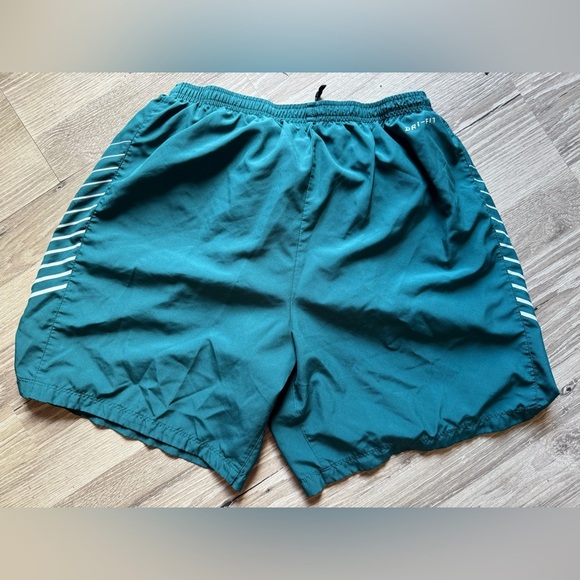 Nike Green dri-fit running shorts size Large - Picture 5 of 5